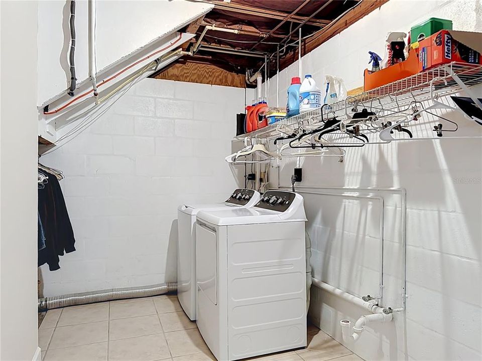 For Sale: $775,000 (3 beds, 2 baths, 972 Square Feet)