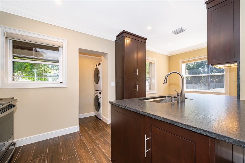 For Rent: $2,400 (2 beds, 1 baths, 964 Square Feet)