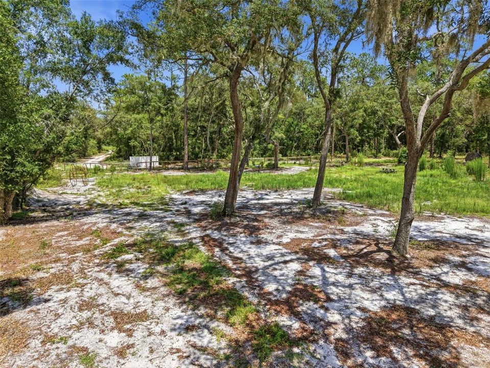 待售: $180,000 (2.70 acres)