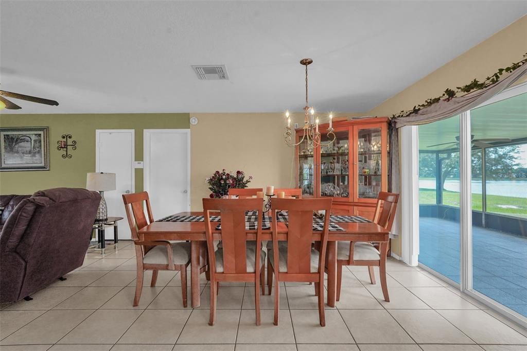 En Venta: $299,000 (2 camas, 2 baños, 1162 Pies cuadrados)