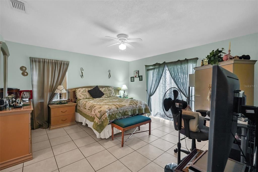 En Venta: $299,000 (2 camas, 2 baños, 1162 Pies cuadrados)