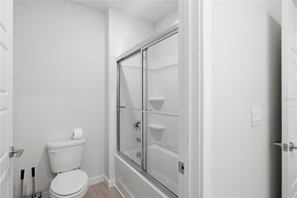 На продажу: $550,000 (5 спален, 3 ванн, 2605 Квадратных фут)