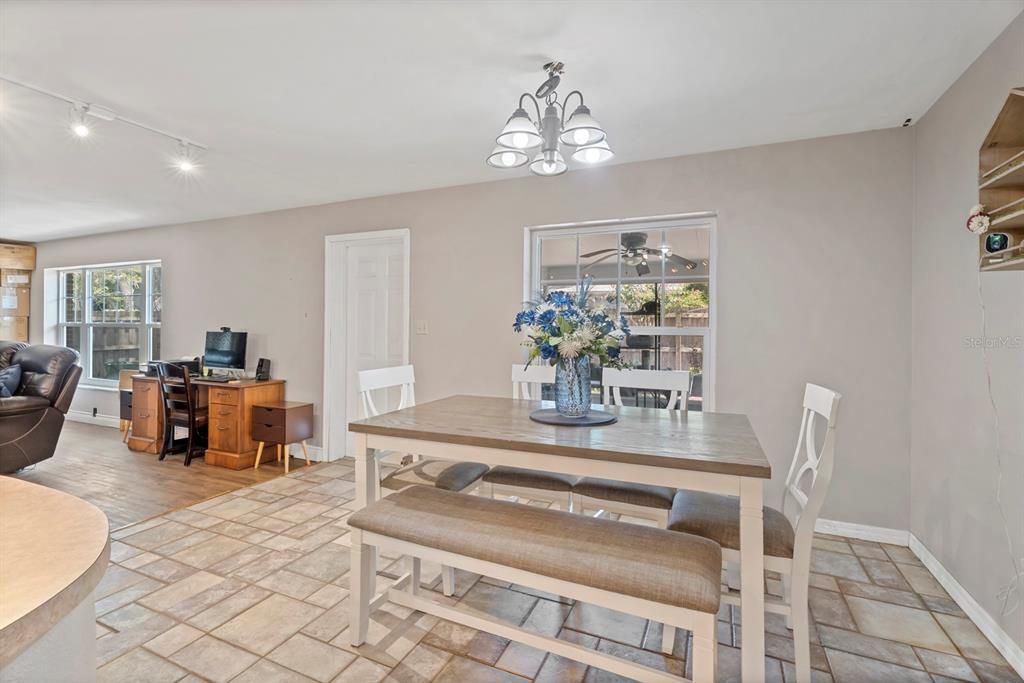На продажу: $499,999 (3 спален, 3 ванн, 2400 Квадратных фут)