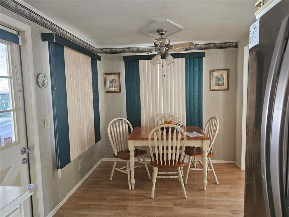 На продажу: $94,900 (2 спален, 2 ванн, 1024 Квадратных фут)