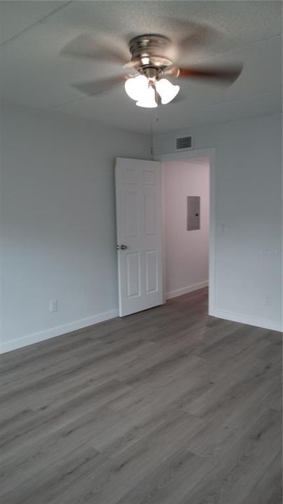 На продажу: $149,900 (2 спален, 1 ванн, 902 Квадратных фут)