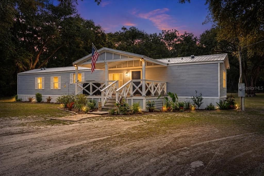 For Sale: $329,900 (2 beds, 2 baths, 1216 Square Feet)