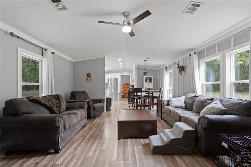 For Sale: $329,900 (2 beds, 2 baths, 1216 Square Feet)