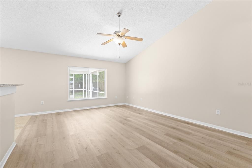 For Sale: $399,900 (4 beds, 2 baths, 2238 Square Feet)