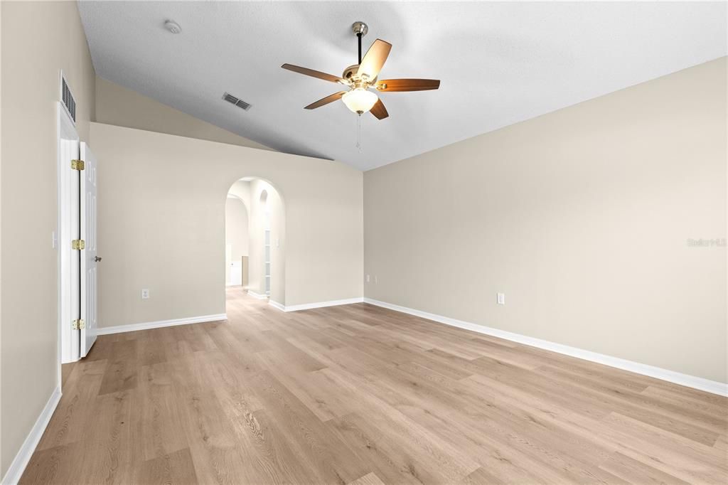 For Sale: $399,900 (4 beds, 2 baths, 2238 Square Feet)
