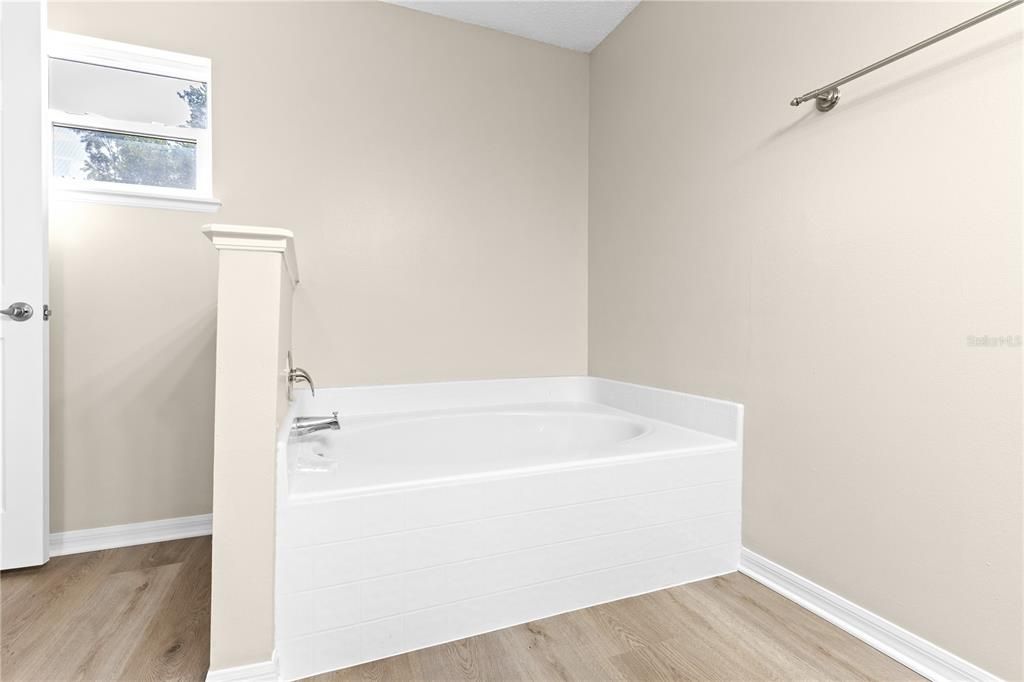 For Sale: $399,900 (4 beds, 2 baths, 2238 Square Feet)