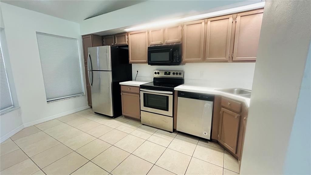 В аренду: $2,200 (2 спален, 2 ванн, 1012 Квадратных фут)