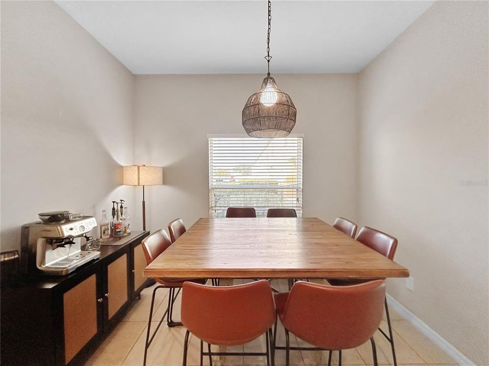For Sale: $310,000 (2 beds, 2 baths, 1394 Square Feet)
