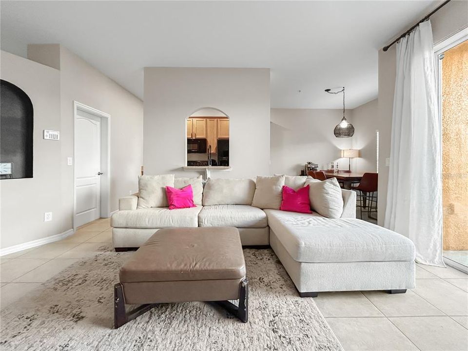 For Sale: $310,000 (2 beds, 2 baths, 1394 Square Feet)
