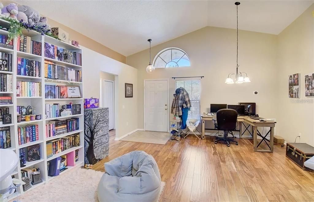 На продажу: $377,999 (3 спален, 2 ванн, 1592 Квадратных фут)
