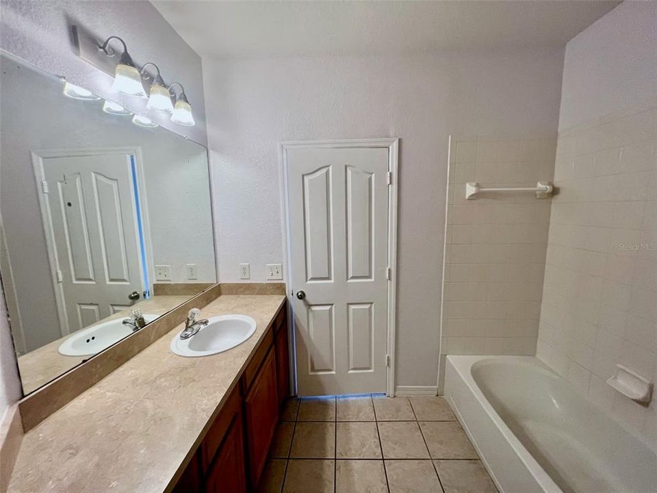 В аренду: $1,900 (3 спален, 2 ванн, 1369 Квадратных фут)