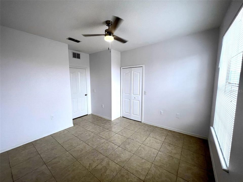 В аренду: $1,900 (3 спален, 2 ванн, 1369 Квадратных фут)