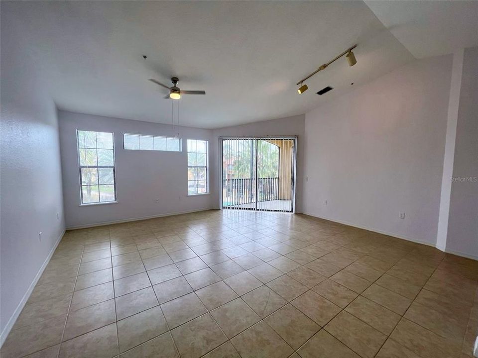 В аренду: $1,900 (3 спален, 2 ванн, 1369 Квадратных фут)