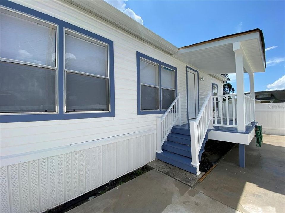 For Rent: $2,100 (2 beds, 1 baths, 700 Square Feet)