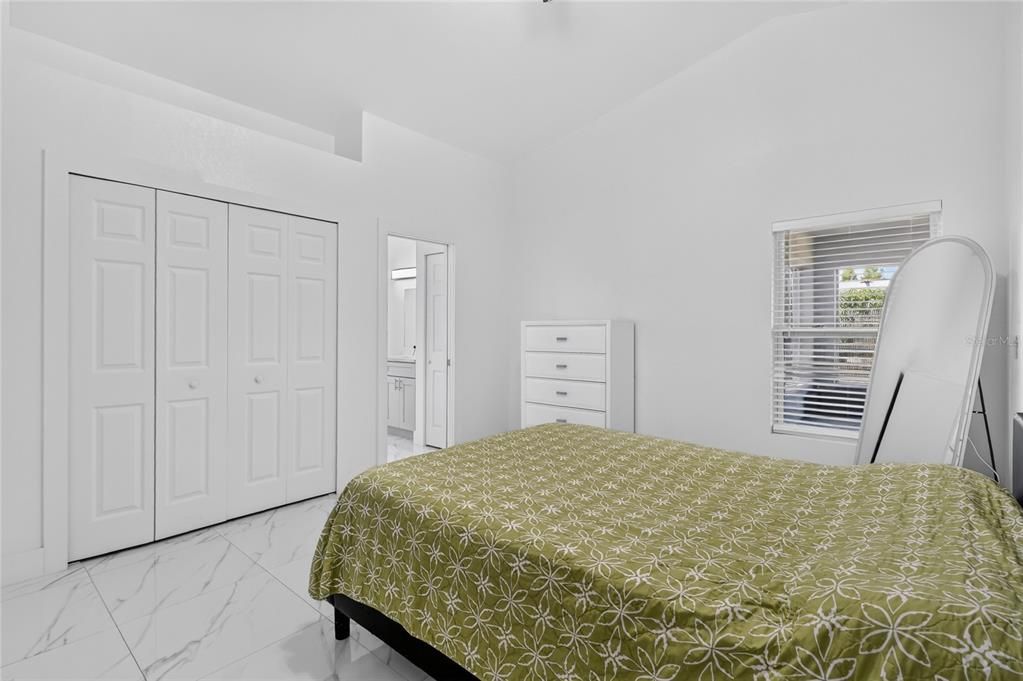 На продажу: $349,900 (3 спален, 2 ванн, 1318 Квадратных фут)