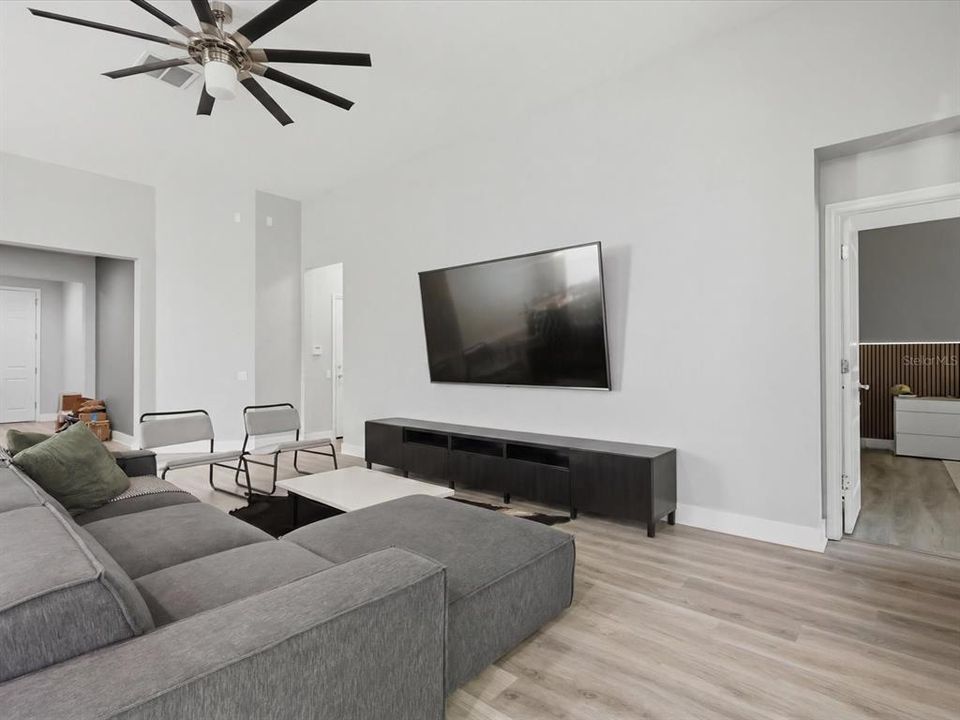 For Sale: $565,000 (3 beds, 2 baths, 1706 Square Feet)