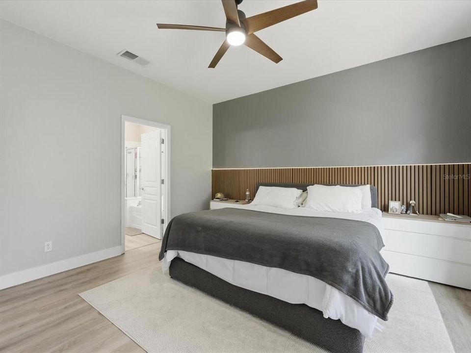 For Sale: $565,000 (3 beds, 2 baths, 1706 Square Feet)