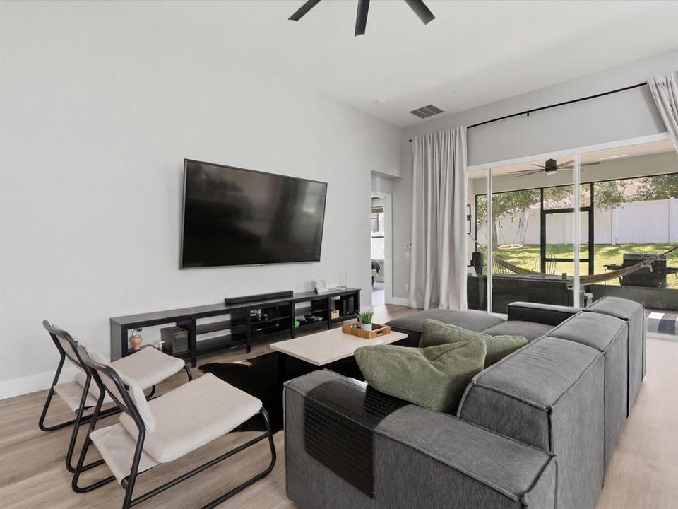 For Sale: $565,000 (3 beds, 2 baths, 1706 Square Feet)