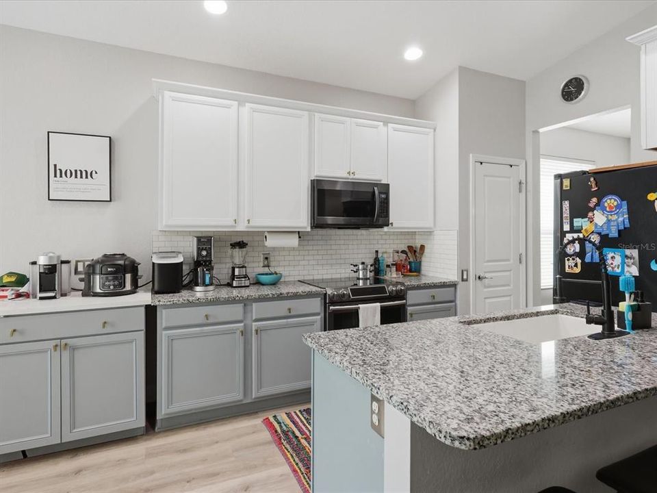 For Sale: $565,000 (3 beds, 2 baths, 1706 Square Feet)
