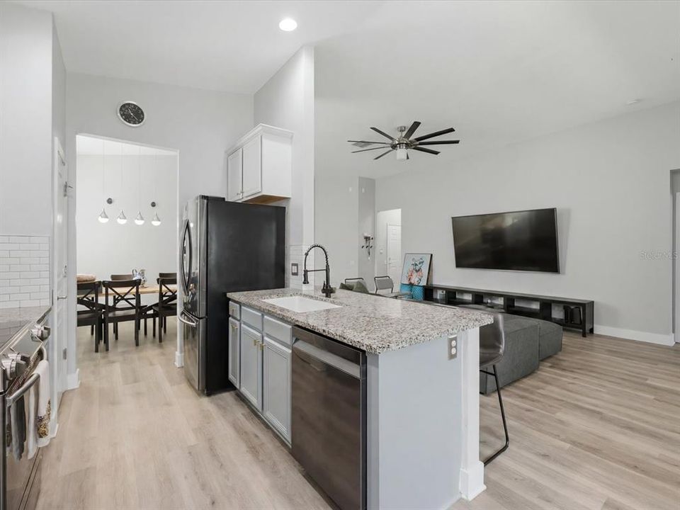 For Sale: $565,000 (3 beds, 2 baths, 1706 Square Feet)