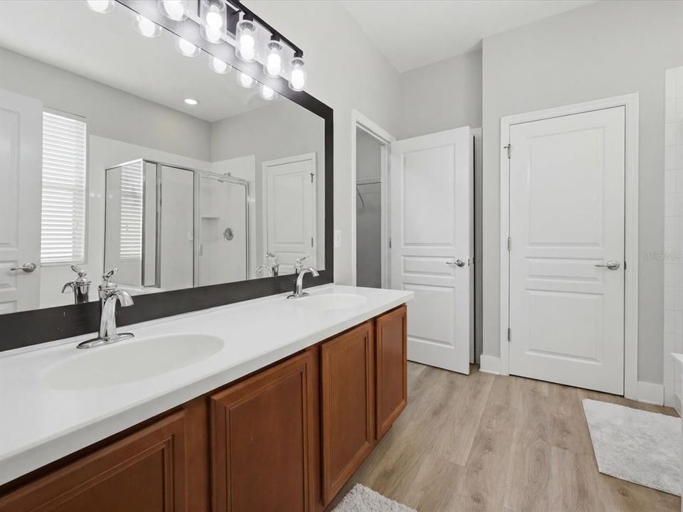 For Sale: $565,000 (3 beds, 2 baths, 1706 Square Feet)