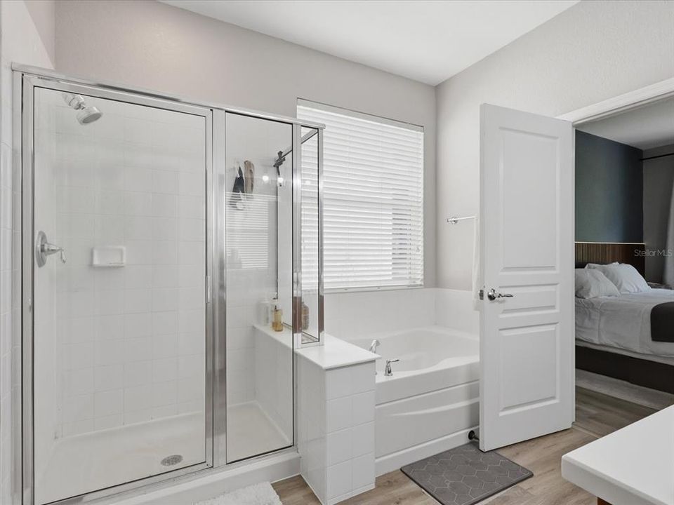 For Sale: $565,000 (3 beds, 2 baths, 1706 Square Feet)