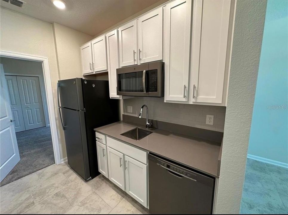 For Rent: $1,500 (1 beds, 1 baths, 700 Square Feet)
