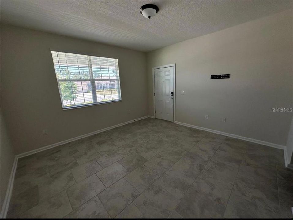 For Rent: $1,500 (1 beds, 1 baths, 700 Square Feet)