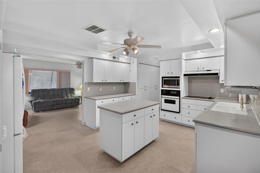 En Venta: $459,000 (3 camas, 2 baños, 1638 Pies cuadrados)