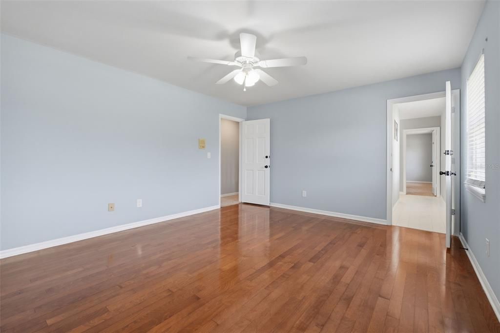 En Venta: $765,000 (4 camas, 3 baños, 2772 Pies cuadrados)