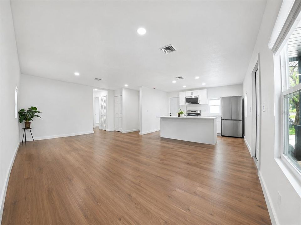 На продажу: $345,000 (3 спален, 2 ванн, 1104 Квадратных фут)