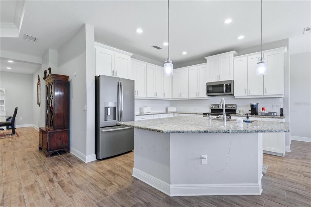 For Sale: $605,000 (4 beds, 3 baths, 2864 Square Feet)
