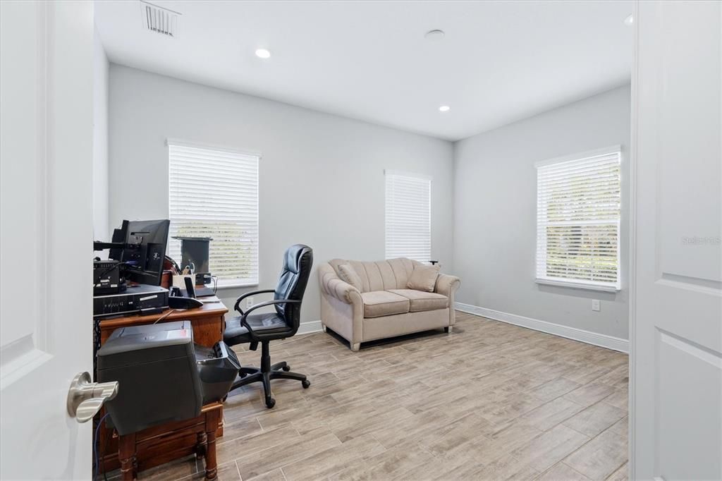For Sale: $605,000 (4 beds, 3 baths, 2864 Square Feet)