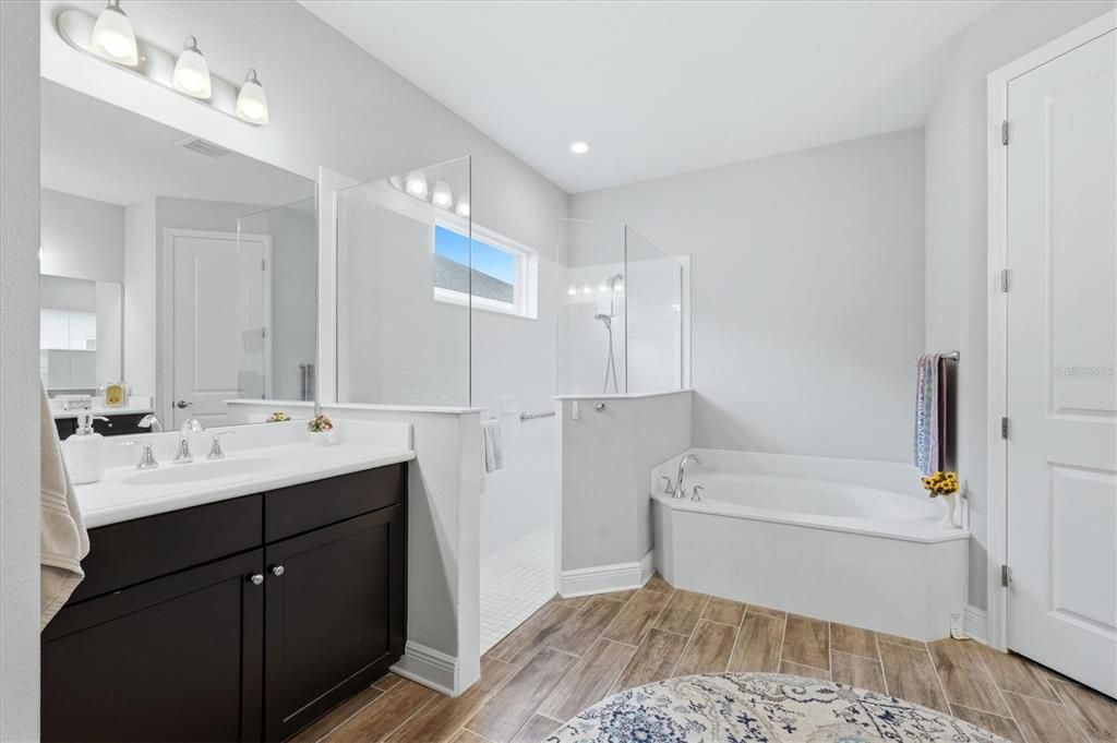 For Sale: $605,000 (4 beds, 3 baths, 2864 Square Feet)