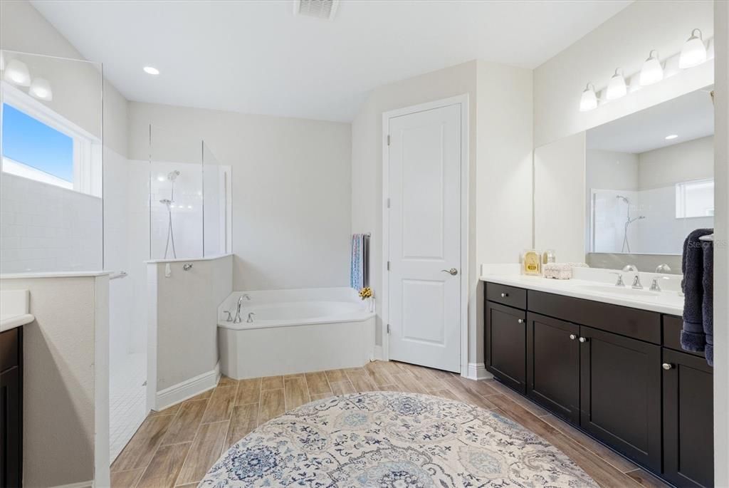 For Sale: $605,000 (4 beds, 3 baths, 2864 Square Feet)
