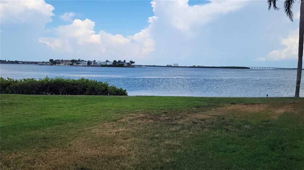 En Venta: $264,900 (2 camas, 2 baños, 915 Pies cuadrados)