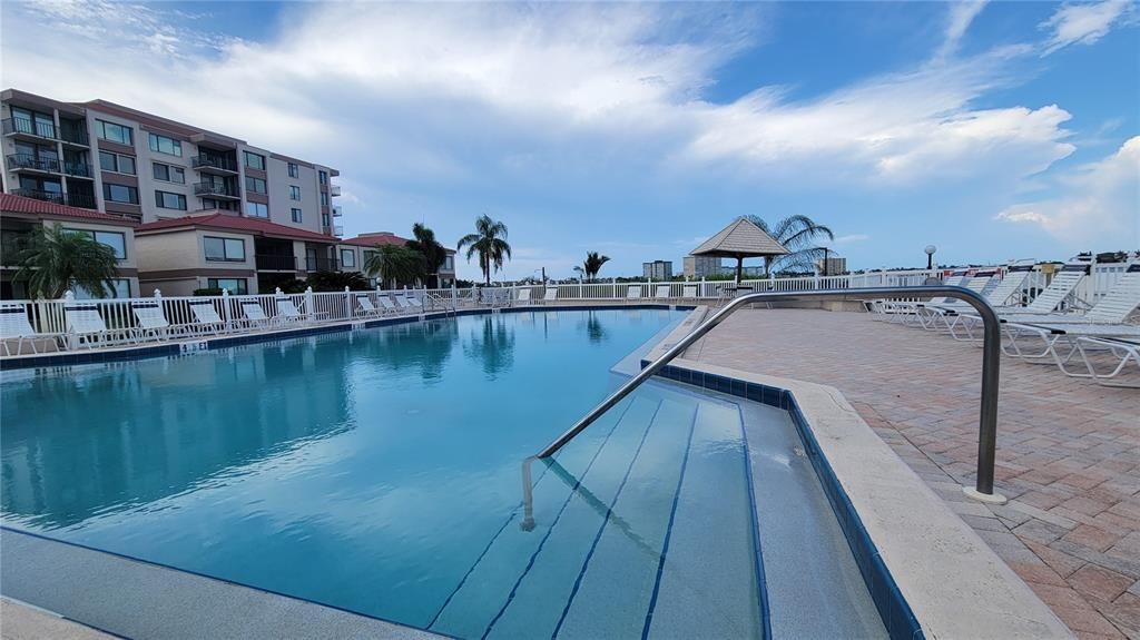 En Venta: $264,900 (2 camas, 2 baños, 915 Pies cuadrados)