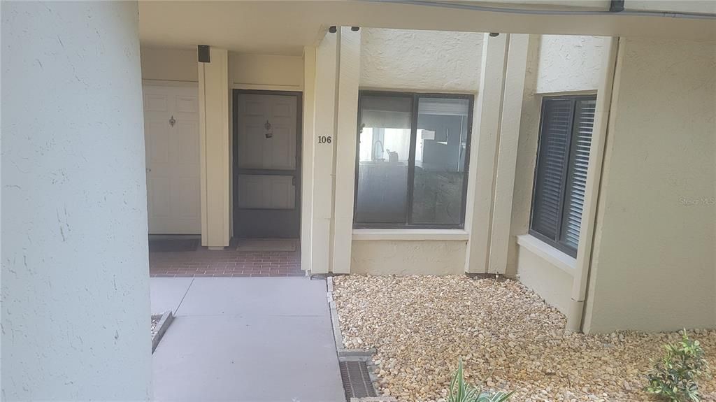 En Venta: $264,900 (2 camas, 2 baños, 915 Pies cuadrados)