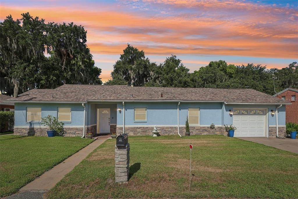 For Sale: $629,000 (3 beds, 2 baths, 1663 Square Feet)