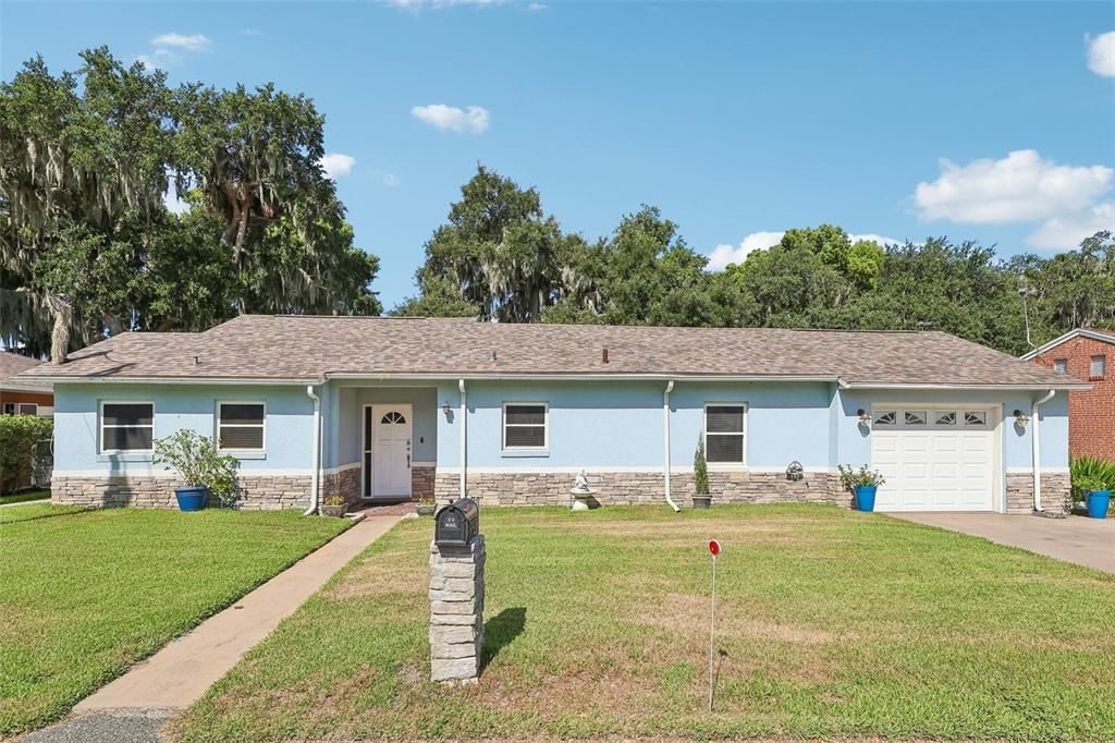 For Sale: $629,000 (3 beds, 2 baths, 1663 Square Feet)
