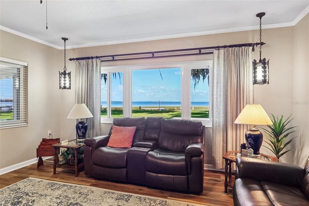 For Sale: $629,000 (3 beds, 2 baths, 1663 Square Feet)