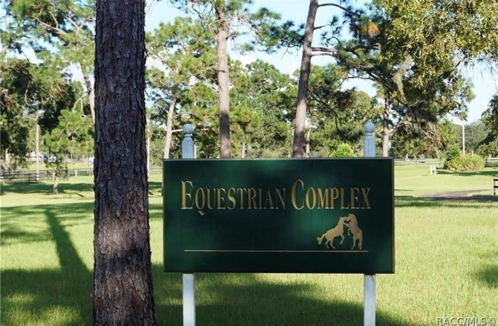 待售: $209,900 (5.70 acres)