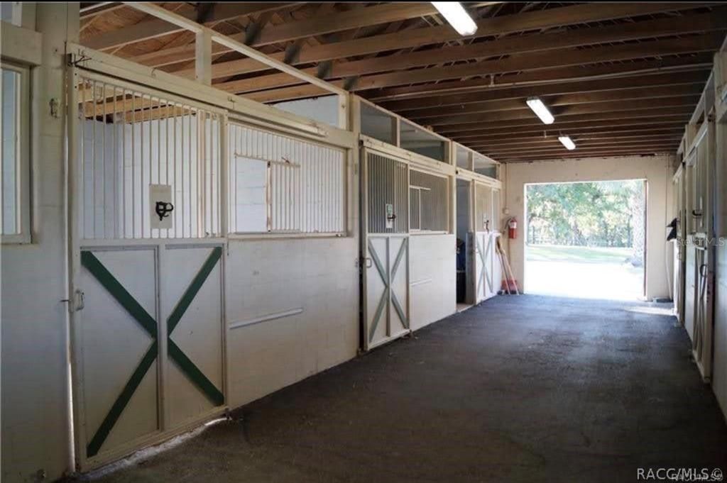 待售: $209,900 (5.70 acres)
