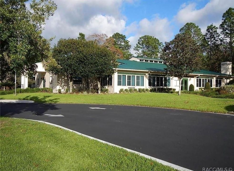 待售: $209,900 (5.70 acres)