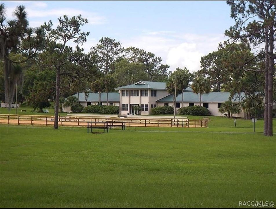 待售: $209,900 (5.70 acres)
