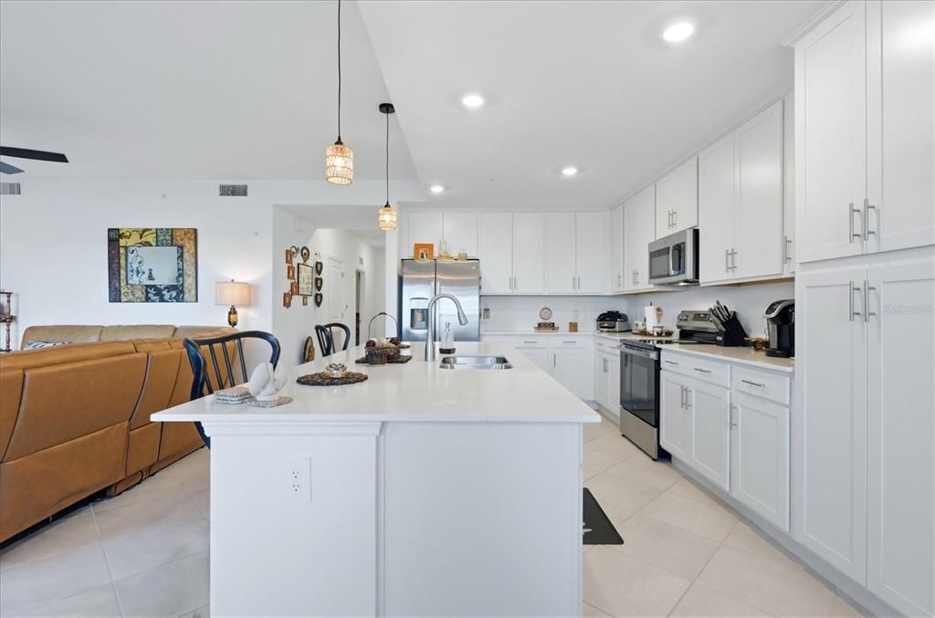 For Sale: $285,000 (2 beds, 2 baths, 1149 Square Feet)